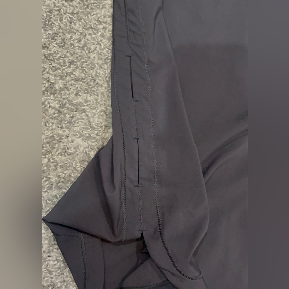 LuLulemon Keyhole Tank - Picture 3 of 8